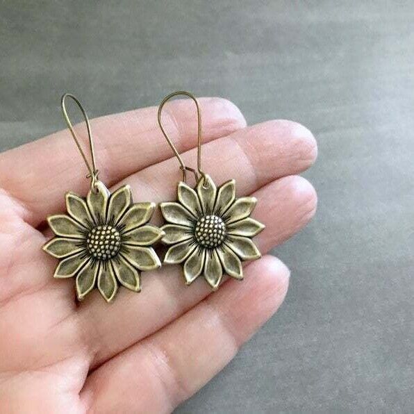 Copper three-dimensional sunflower earrings antique gold aesthetic earrings